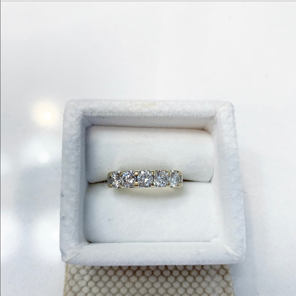 1.5 carat diamond colorless wedding band